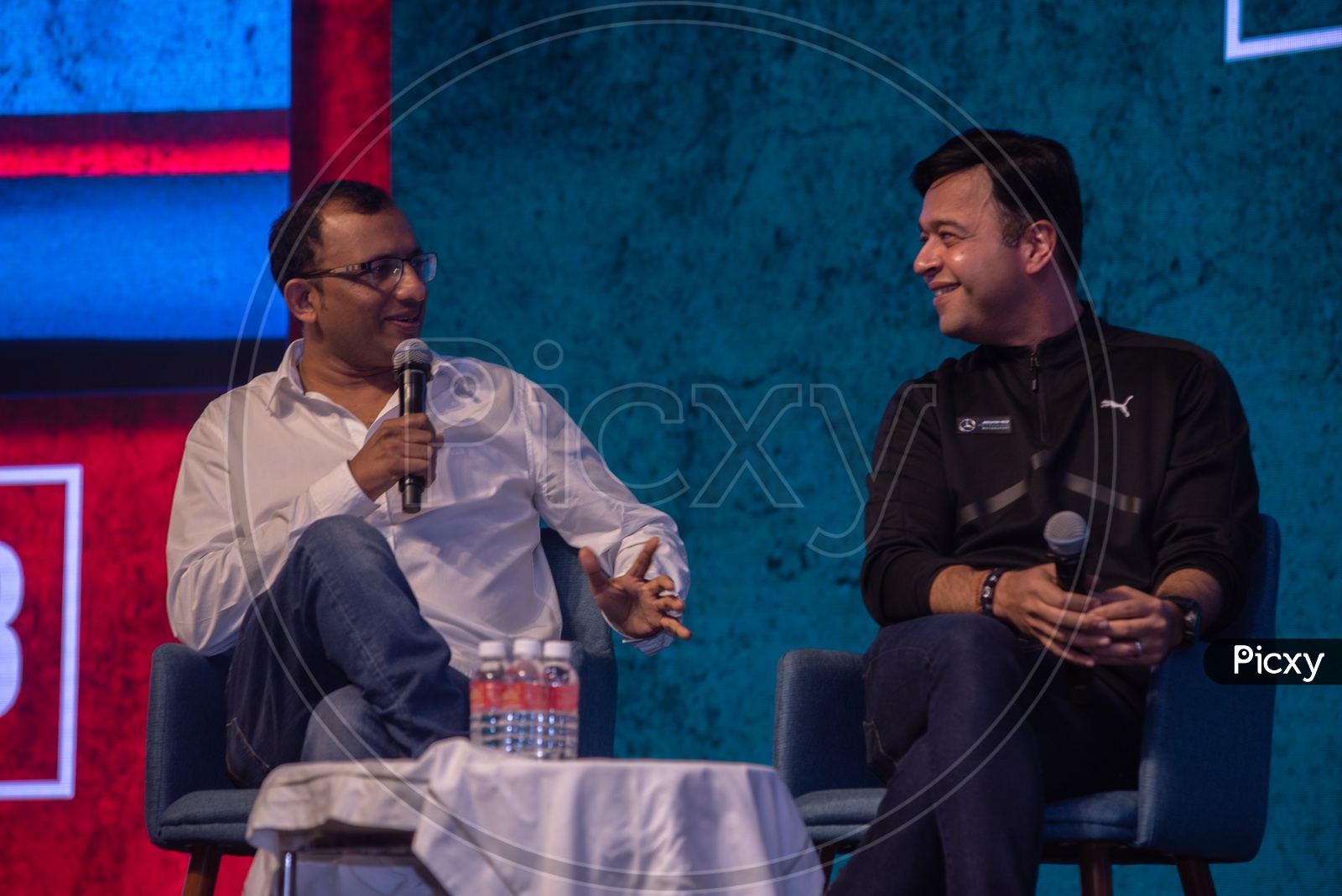Rajendra Gupta( Founder and CEO,DailyHunt) Umang Bedi(President,DailyHunt) at TechSparks 2018