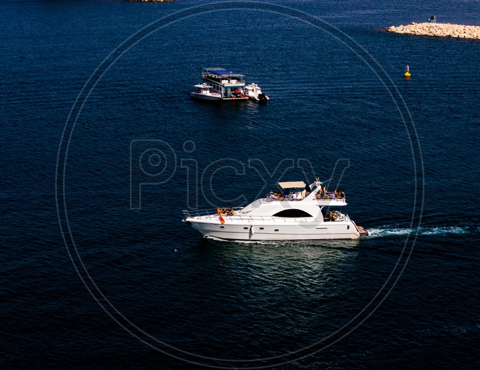 Tourist Boat near Burj Al Arab
