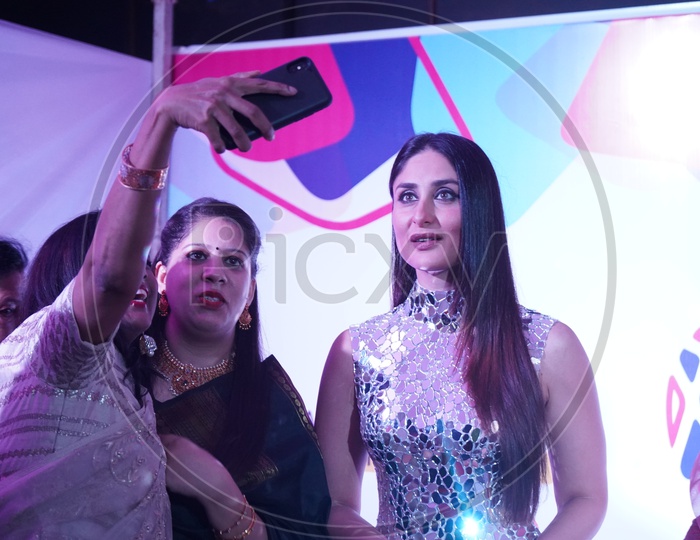 Kareena Kapoor Khan with Fans in Social Media Summit & Awards Amaravati 2018