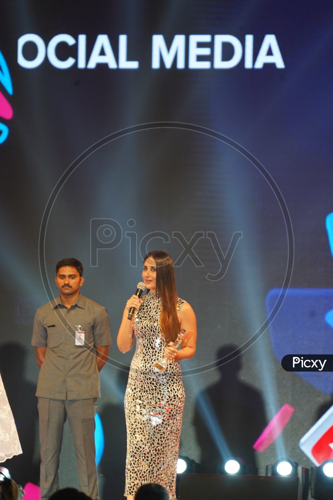 Kareena Kapoor Khan Speech At Social Media Summit & Awards Amaravati 2018