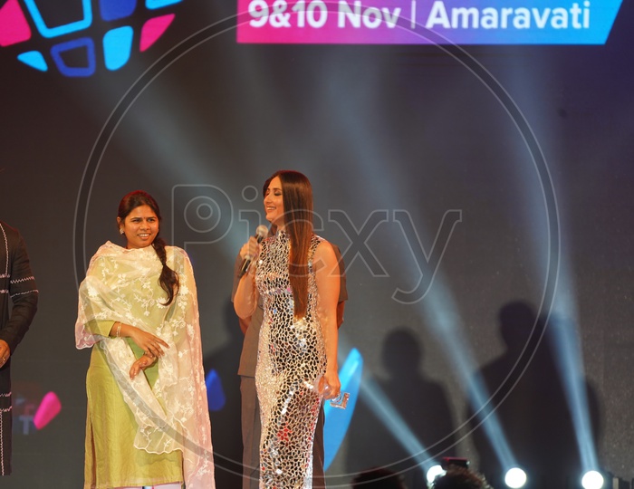 Kareena Kapoor Khan Receiving 'Style Icon of the Year' Award from AP Tourism Minister Bhuma Akhila Priya in Social Media Summit & Awards Amaravati 2018