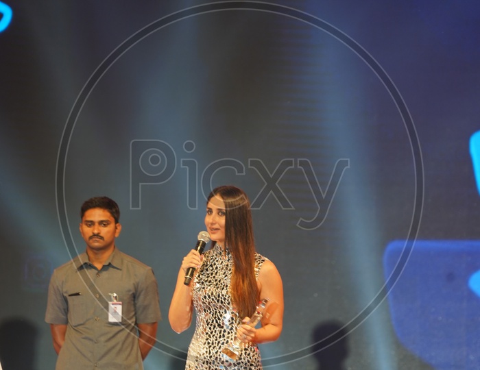 Kareena Kapoor Khan Speech At Social Media Summit & Awards Amaravati 2018