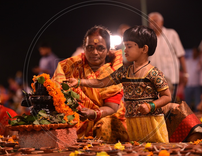 a girl praying hindu god shiva