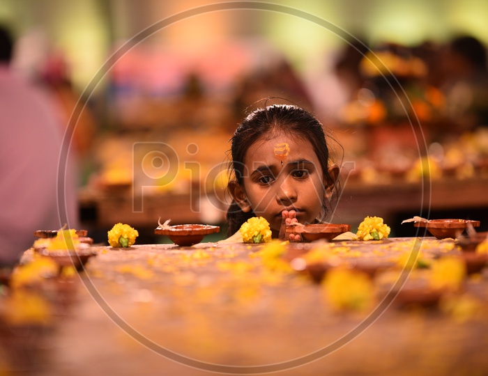 Image Of A Girl At Koti Deepotsavam IV092388 Picxy