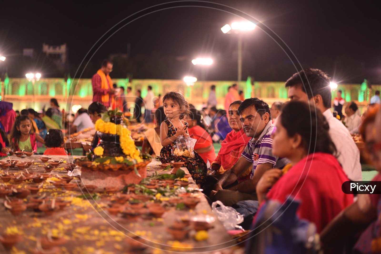 hindu devotees praying