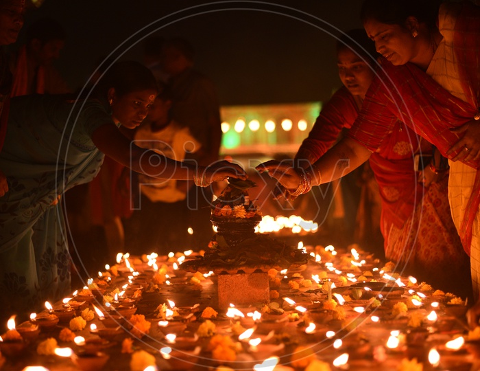 Women pray to Shiva Linga