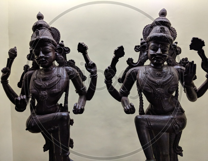 Statues in Padmanabhapuram Palace