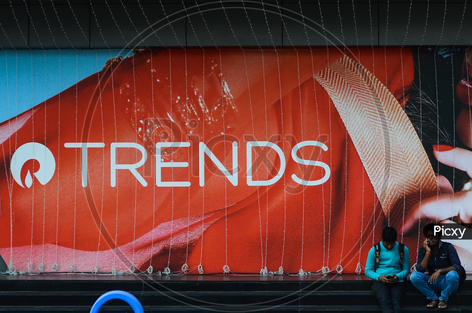 Reliance Trends, Logopedia