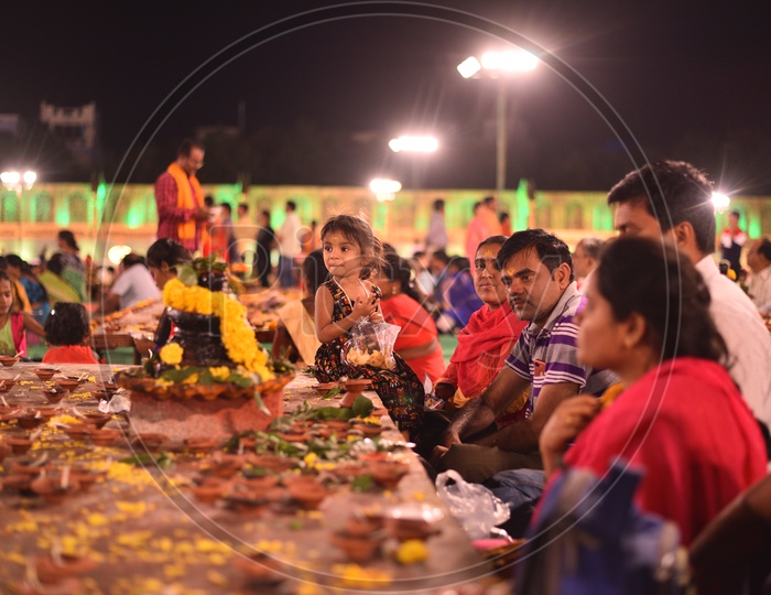 hindu devotees praying