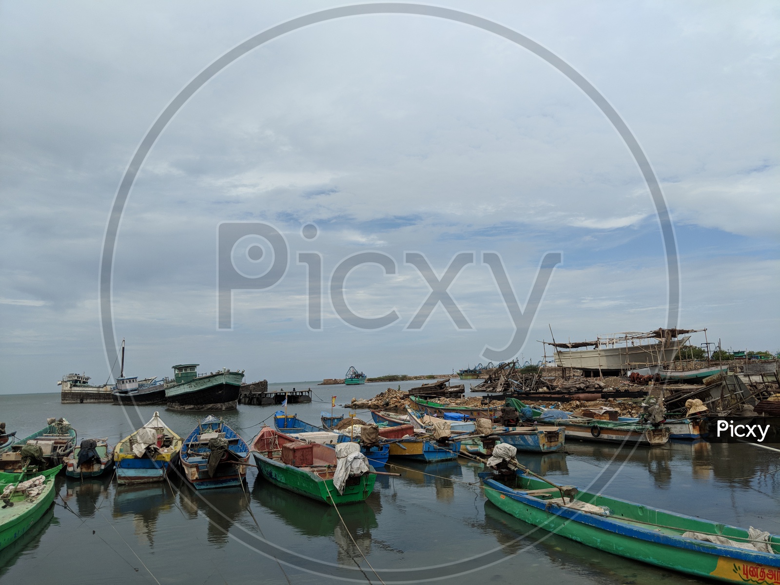 Image of Ships in Thoothukudi Port or Tuticorin Port-IU547907-Picxy