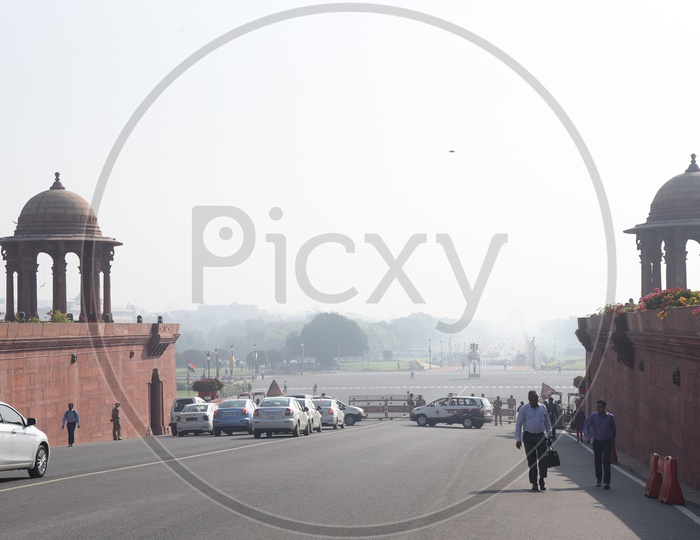 Traffic at India Gate