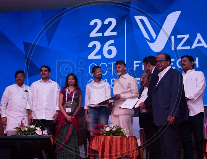 Nara Chandrababu Naidu Honorable Cheif Minister Andhra Pradesh State, Signing MOUs with Deligtes At Vizag FINTECH  Festival 2018