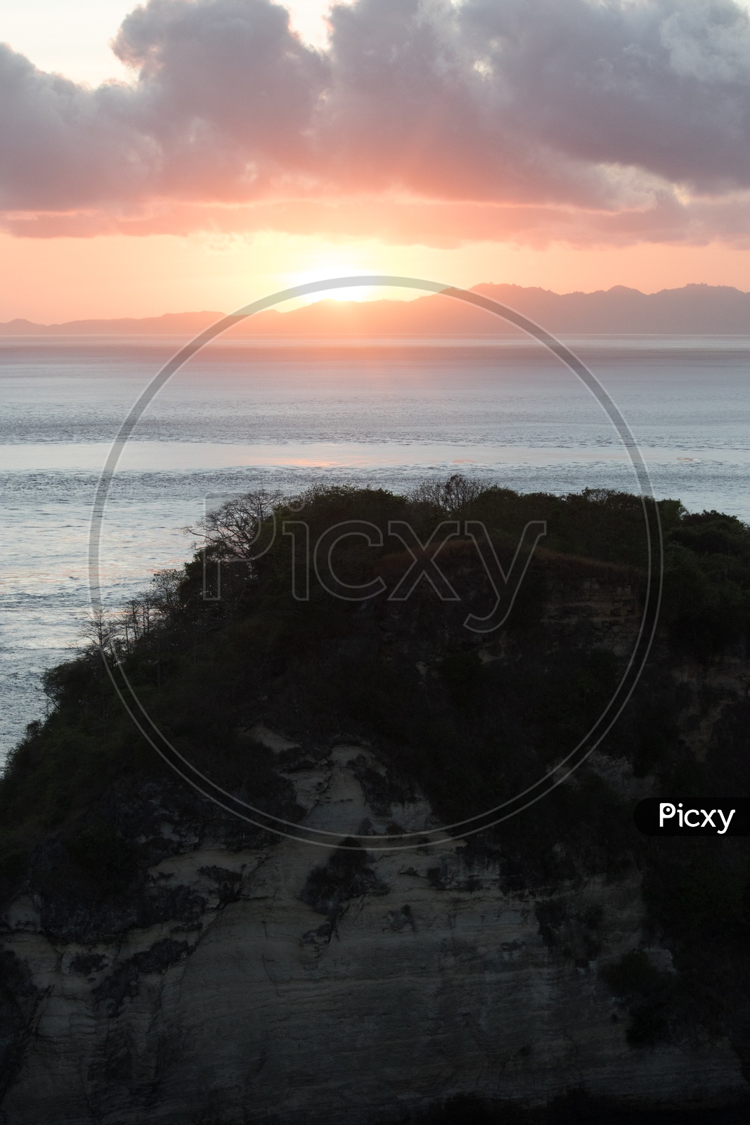 Sunrise/Sunset Beach with Mountains in Bali / Beach Landscape / Mountains in Bali