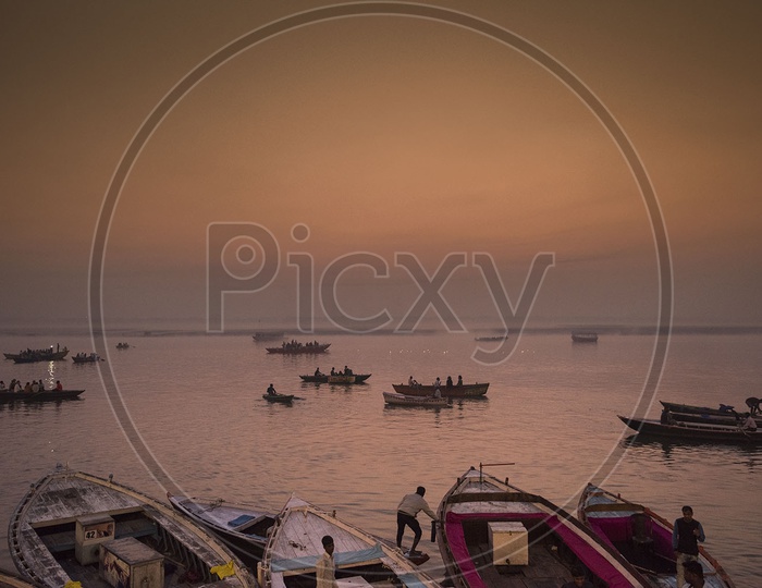Sailing Boats on River Ganga Varanasi / Varanasi Boat Transport on River Ganga