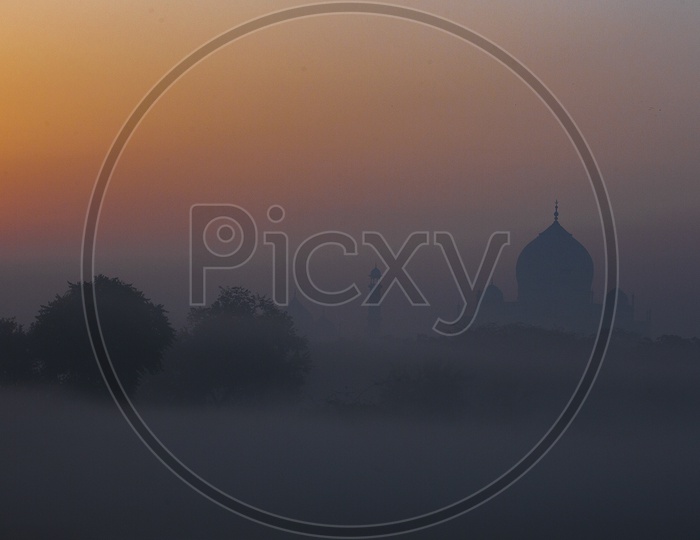 Taj Mahal/ 7 Wonders Of the World / Taj Mahal On a foggy Morning / Heritage Of India/ Ancient Monuments India