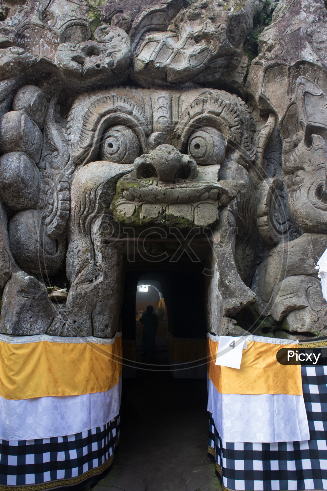 Architectural Statues Pura Besakih Hindu Temple Bali / Temples  Of  Bali  / Hindu Temples in Bali