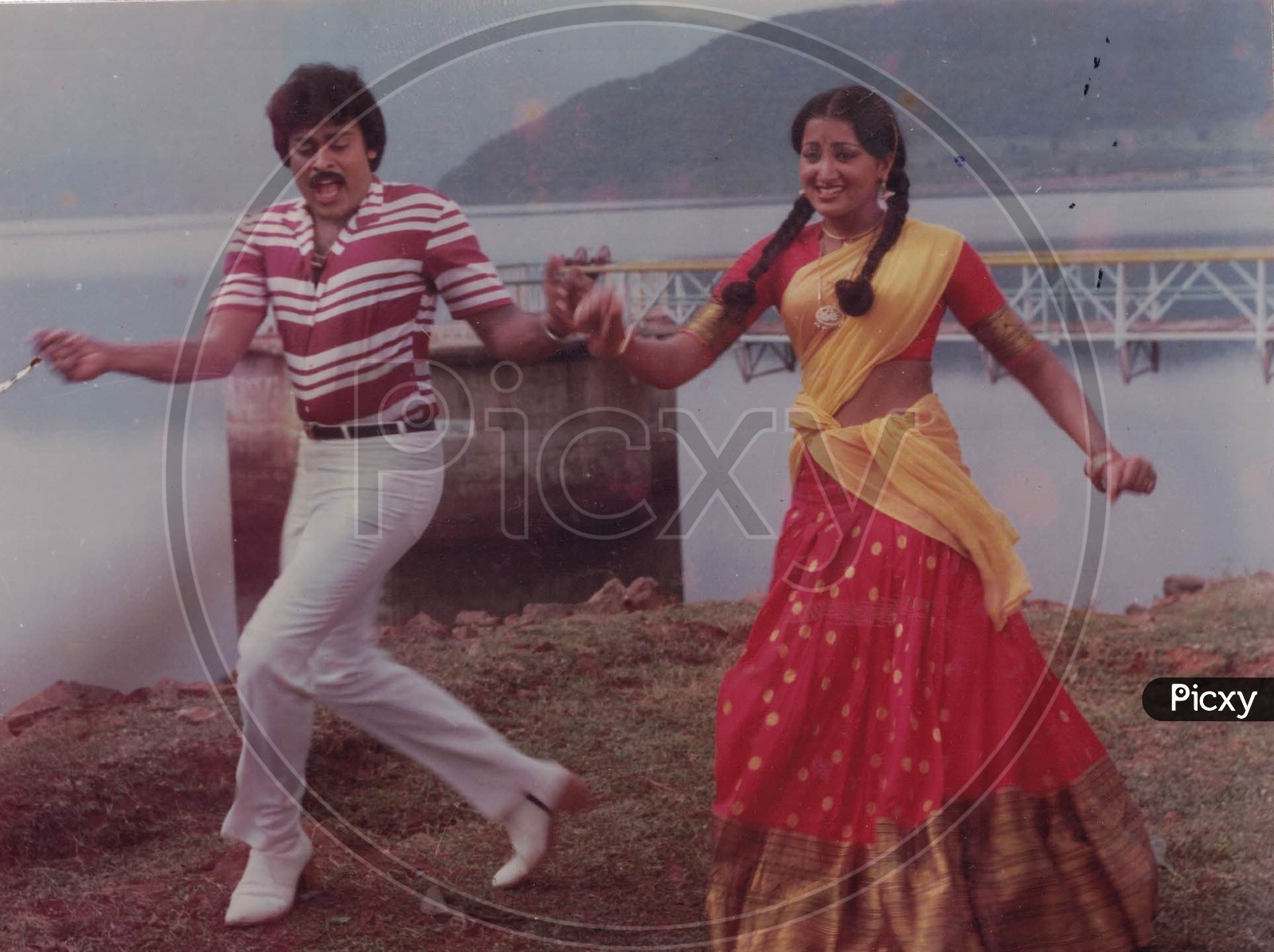 MegaStar Chiranjeevi and Actress Sumalata  Movie Stills from Chattamtho Poratam Telugu Movie