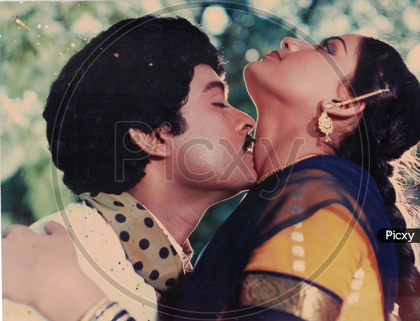 Mega Star Chiranjeevi and Vijaya Shanti  Movie Stills From Yamuduki Mogudu Telugu Movie