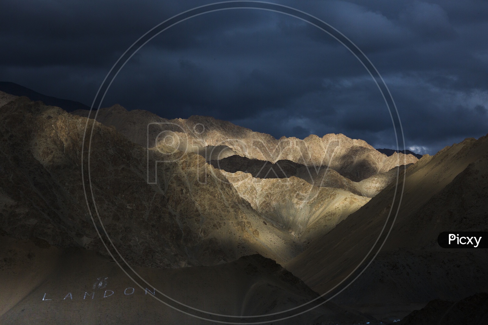 Terrains in Leh / Mountain Valleys in Leh / Valleys in Leh
