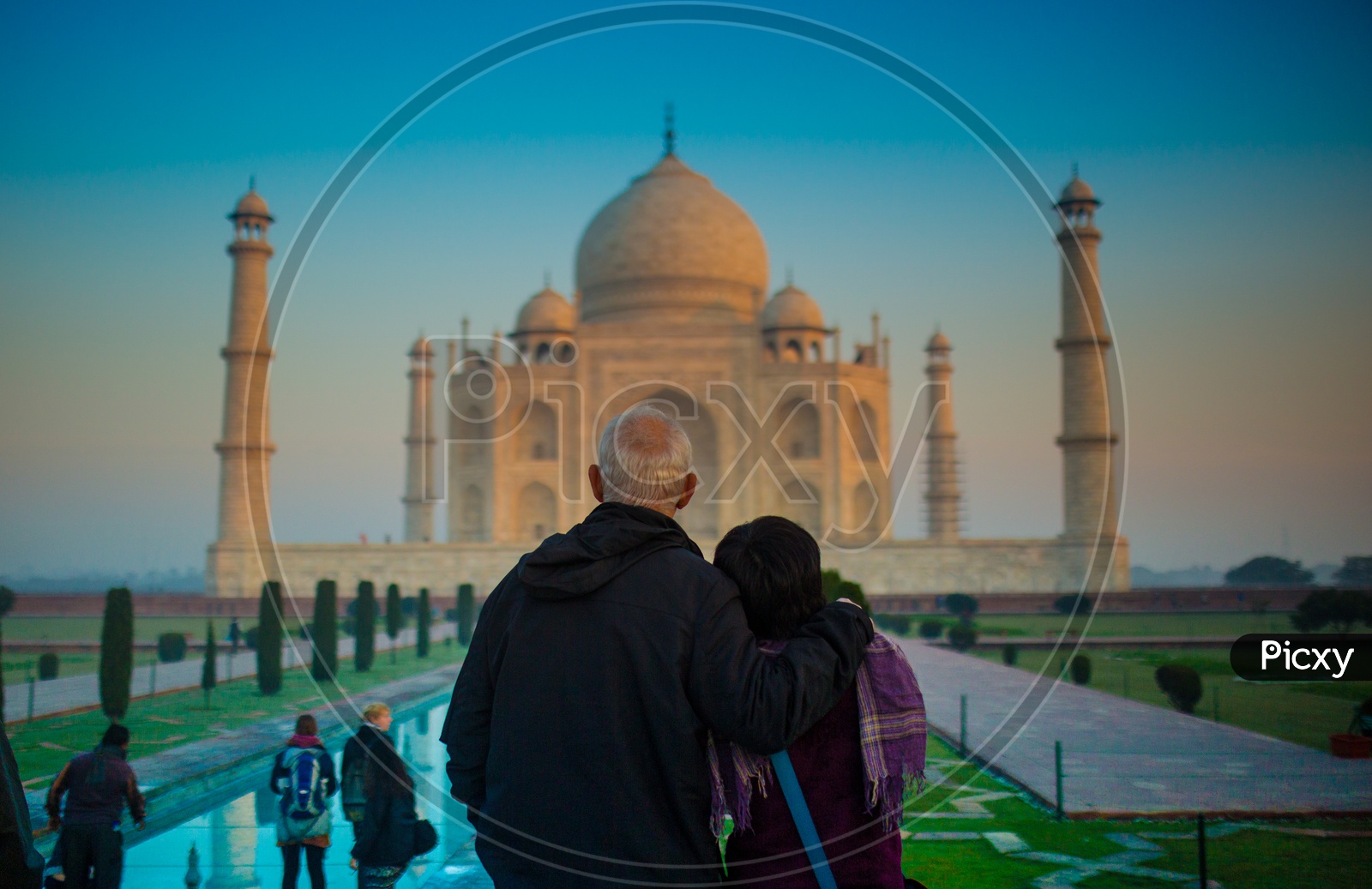 An elder couple watching the beauty of Taj Mahal