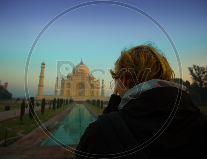Visitor at Taj Mahal / 7 Wonders of World / Mounuments of India