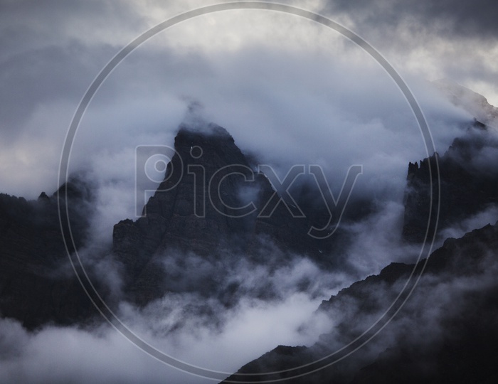 Mountain Valleys in Leh / Views of Leh / Foggy Mountains in Leh