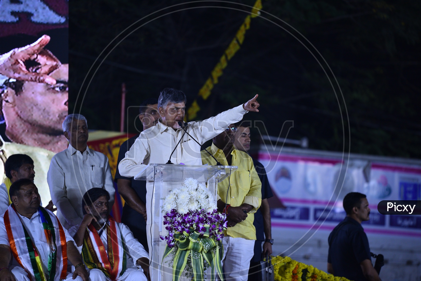 Chief Minister Chandrababu Naidu at TDP Party meeting in Ameerpet for Telangana Election Campaign 2018