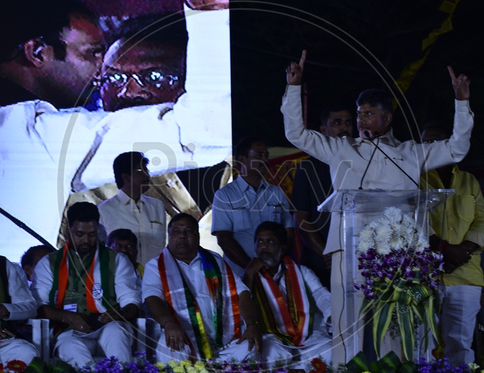 Chief Minister Chandrababu Naidu addressing Public at TDP Party meeting in Ameerpet for Telangana Election Campaign 2018