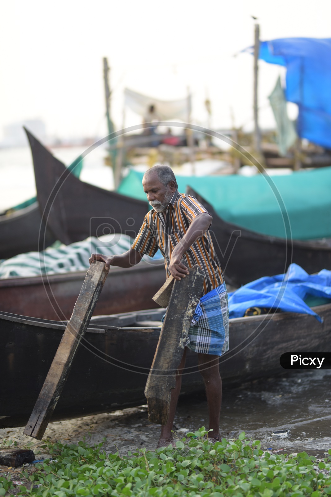 Fisherman at work - Kochi Beach
