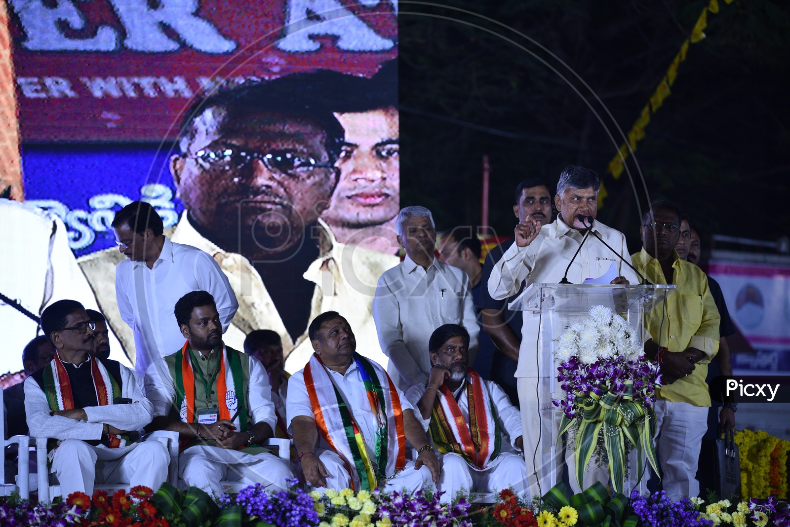 Chief Minister Chandrababu Naidu addressing Public at Party meeting in Ameerpet for Telangana Election Campaign 2018
