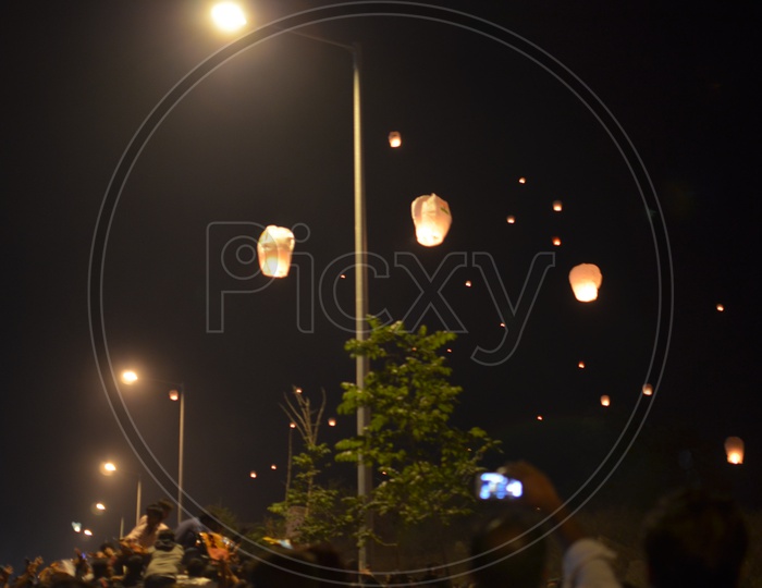 People Flying Sky Lanterns / Chinese Lanterns / Kongming Lanterns /Lumina Lantern Festival at Gachibowli Stadium