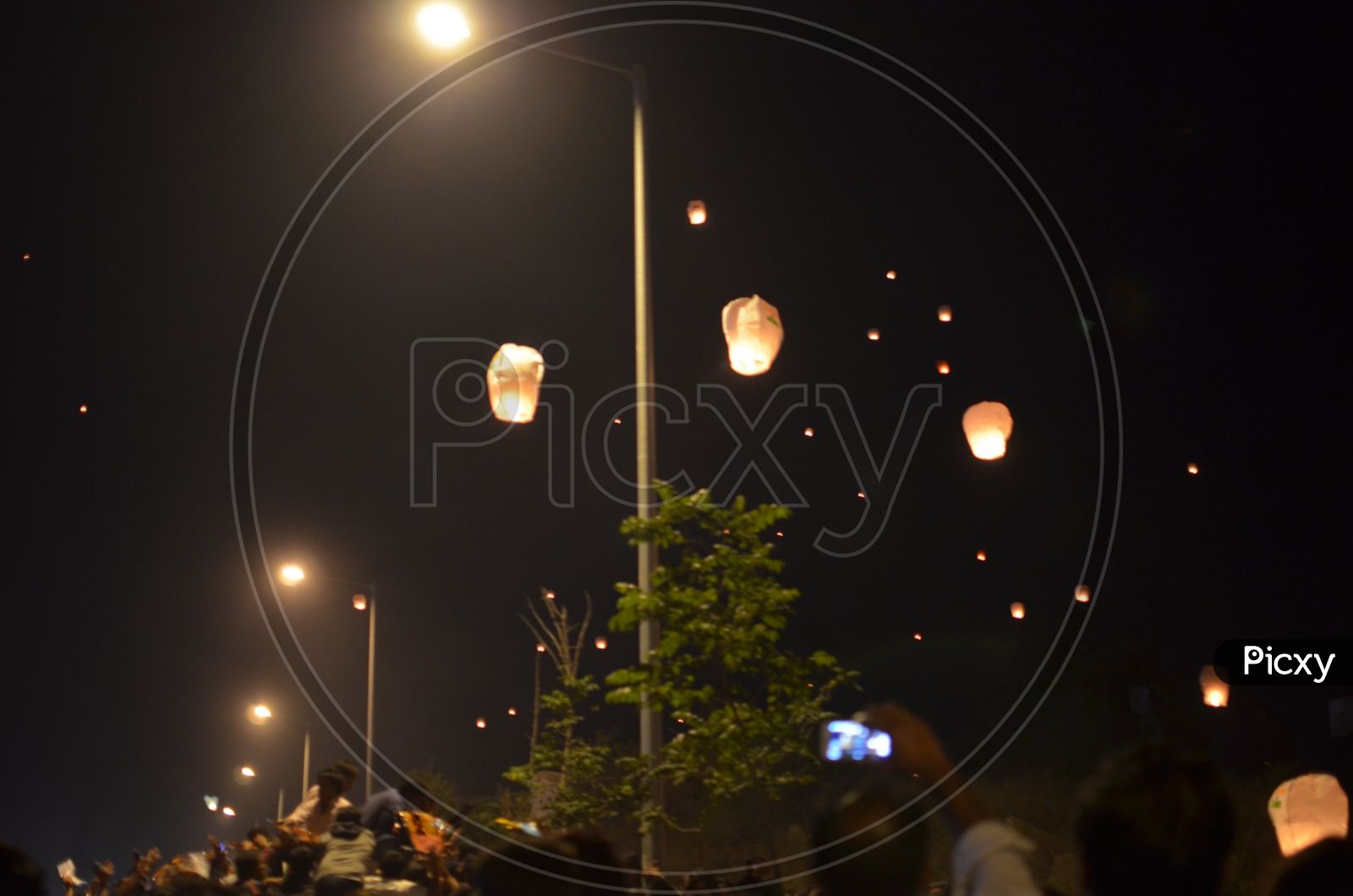 People Flying Sky Lanterns / Chinese Lanterns / Kongming Lanterns /Lumina Lantern Festival at Gachibowli Stadium