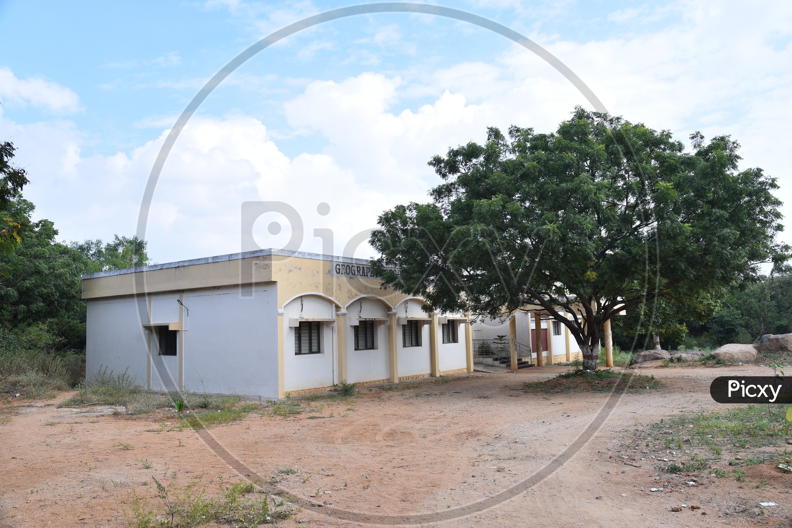 Image of Geography Department in Osmania UniversityYE213128Picxy