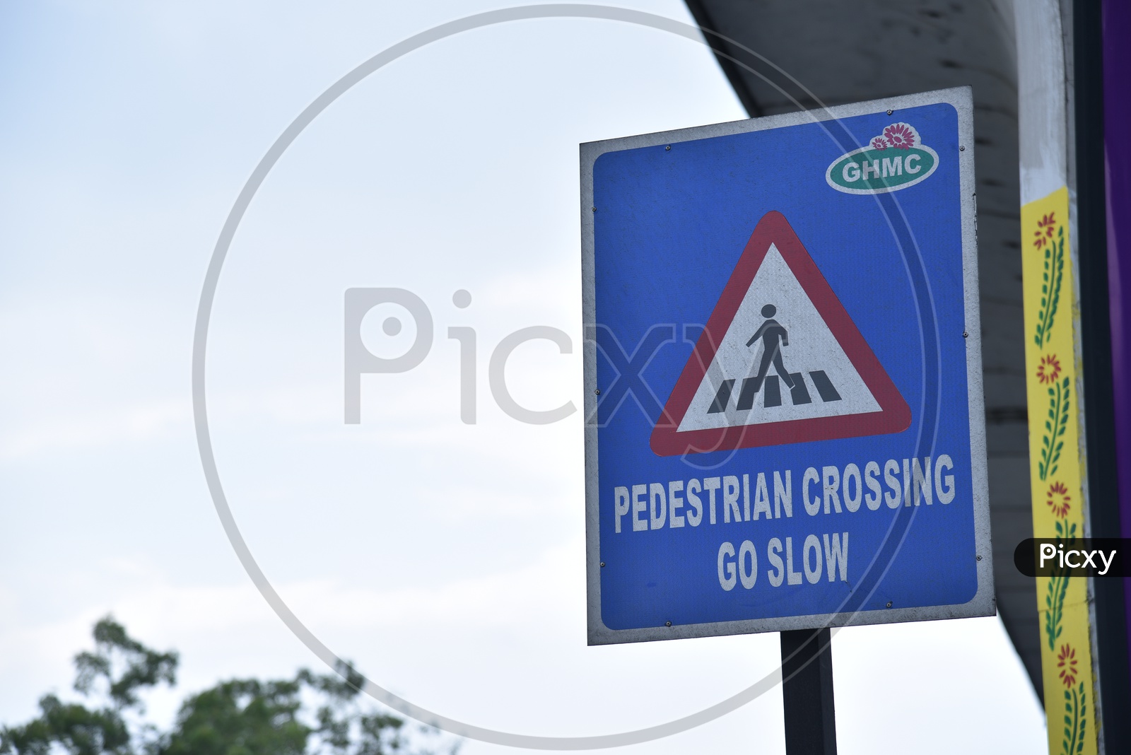 pedestrian crossing board by hmrl