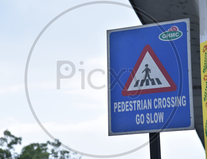 pedestrian crossing board by hmrl