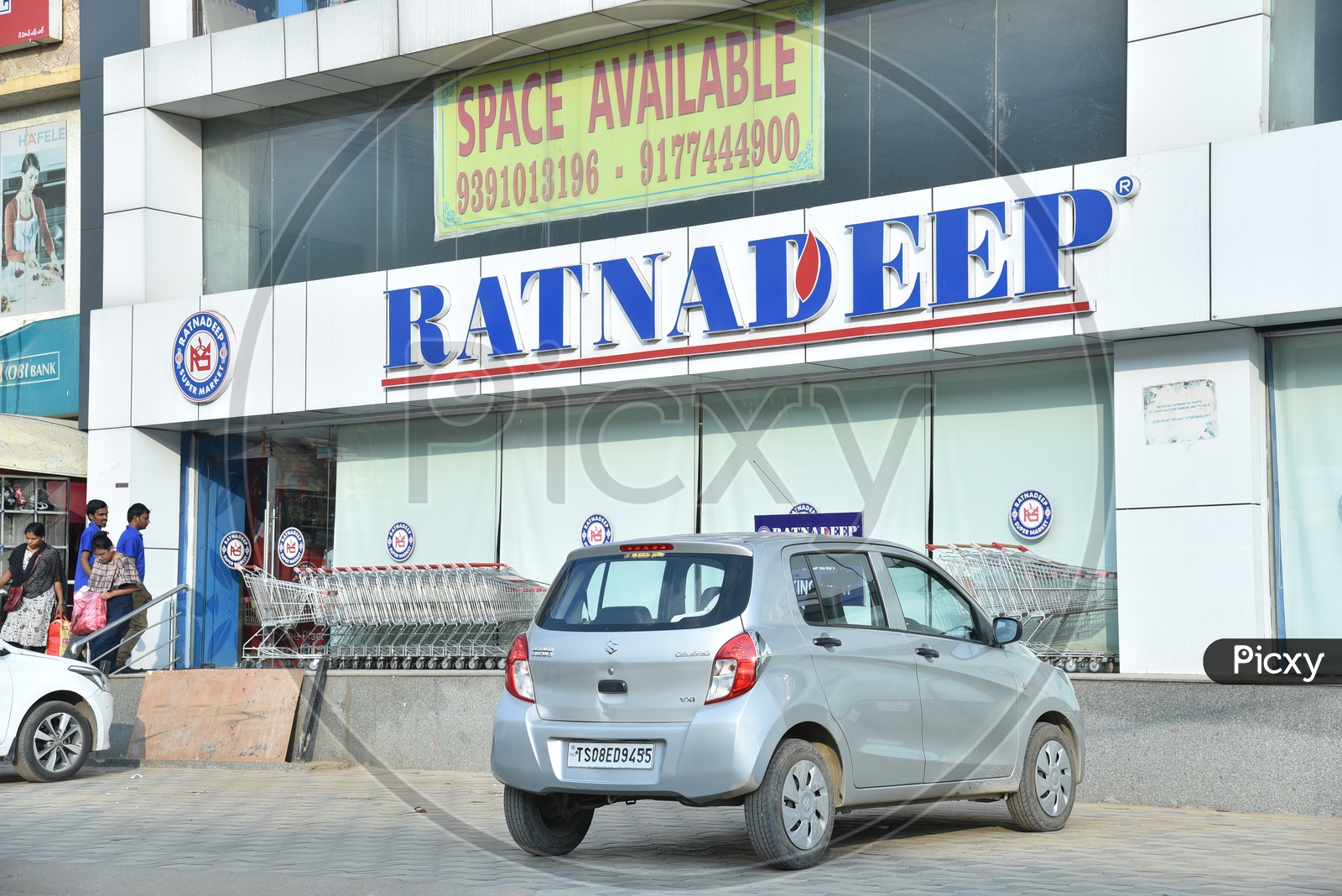 Ratnadeep, Retail Market Store