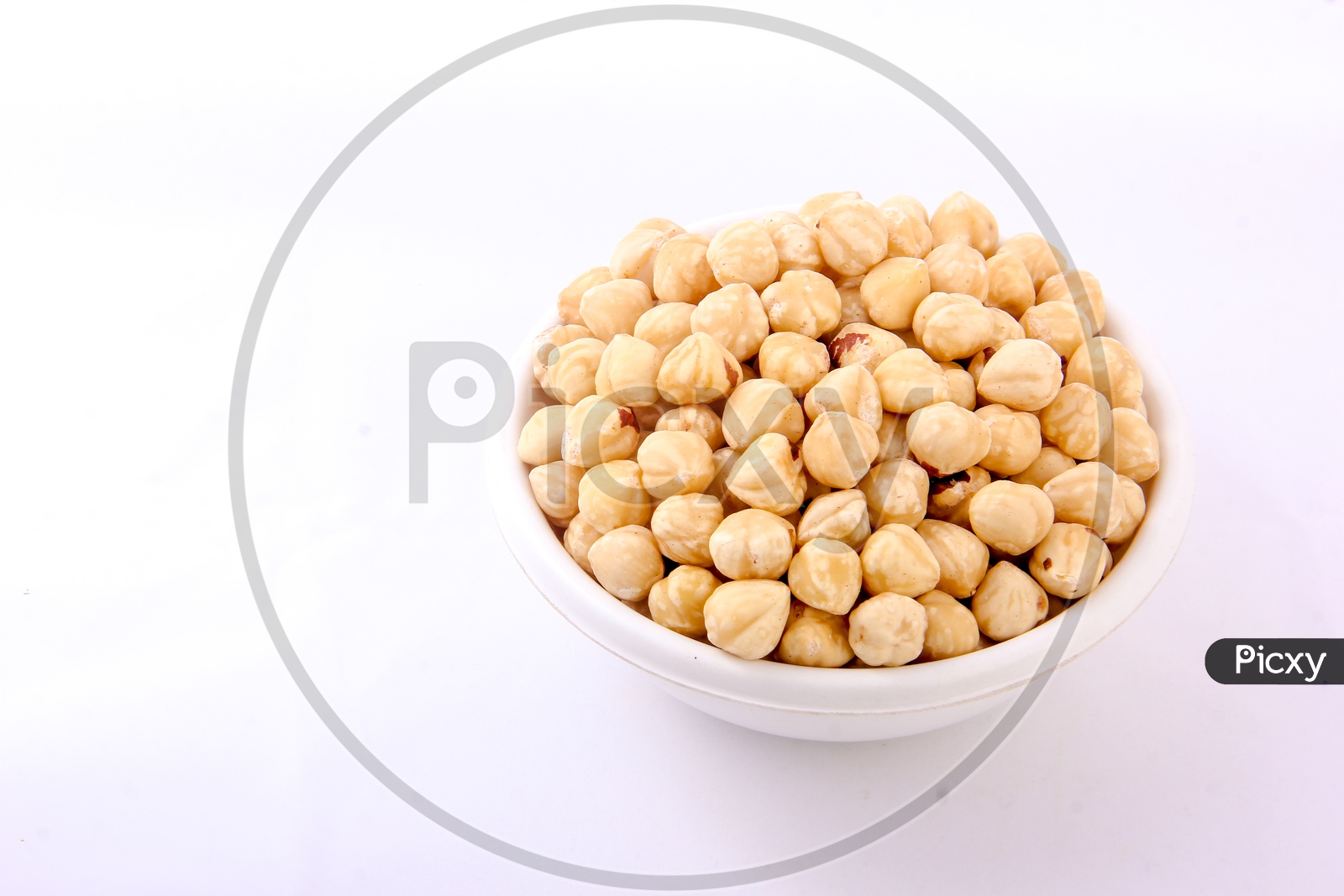Chickpeas / Garbanzo Beans / Channa Dal / Kabuli Channa in a Bowl on an White Background