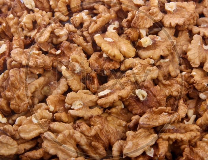 Walnuts/Akharot Situated Arbitrarily
