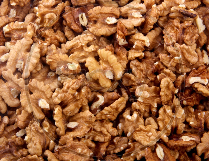 Walnuts/Akharot Situated Arbitrarily