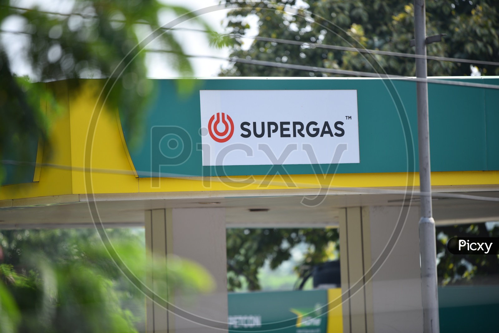 Super Gas Station