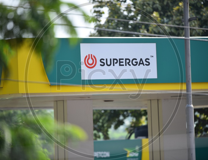Super Gas Station