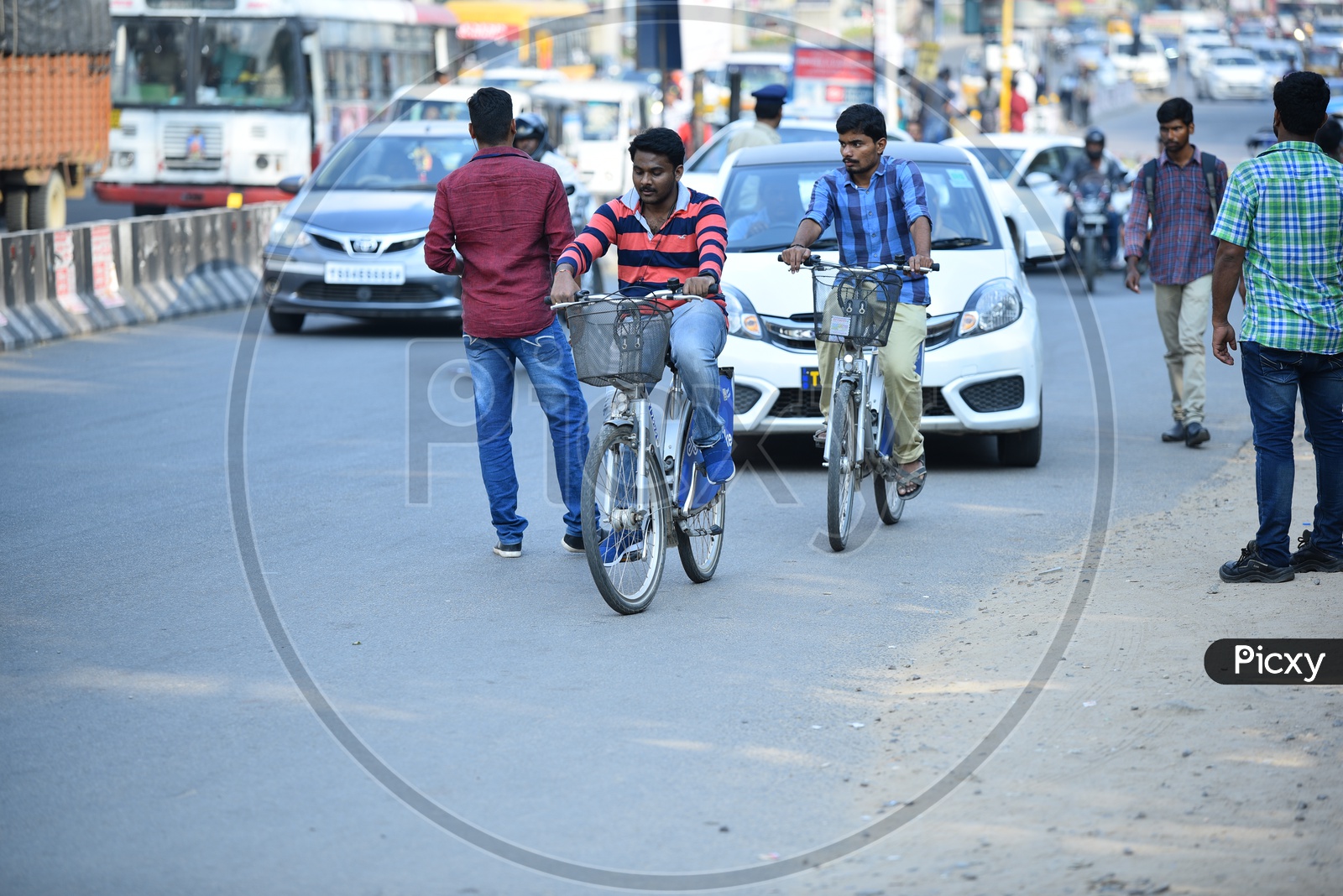 Hyderabad Traffic - Metro  Smart Bike