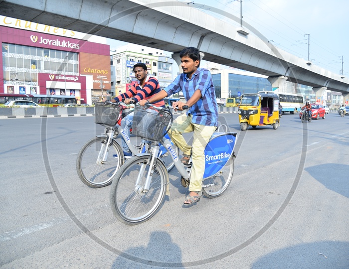 Hyderabad Traffic - Metro  Smart Bike