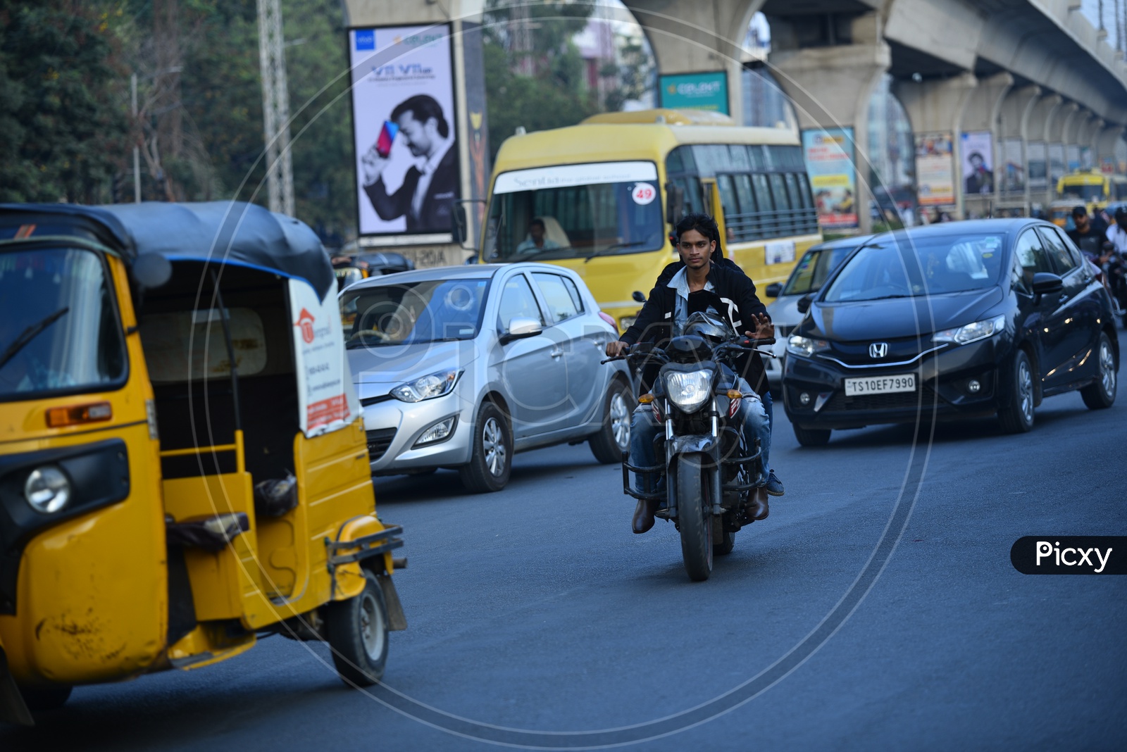 Without Helmet riding, Traffic Violators/offendors