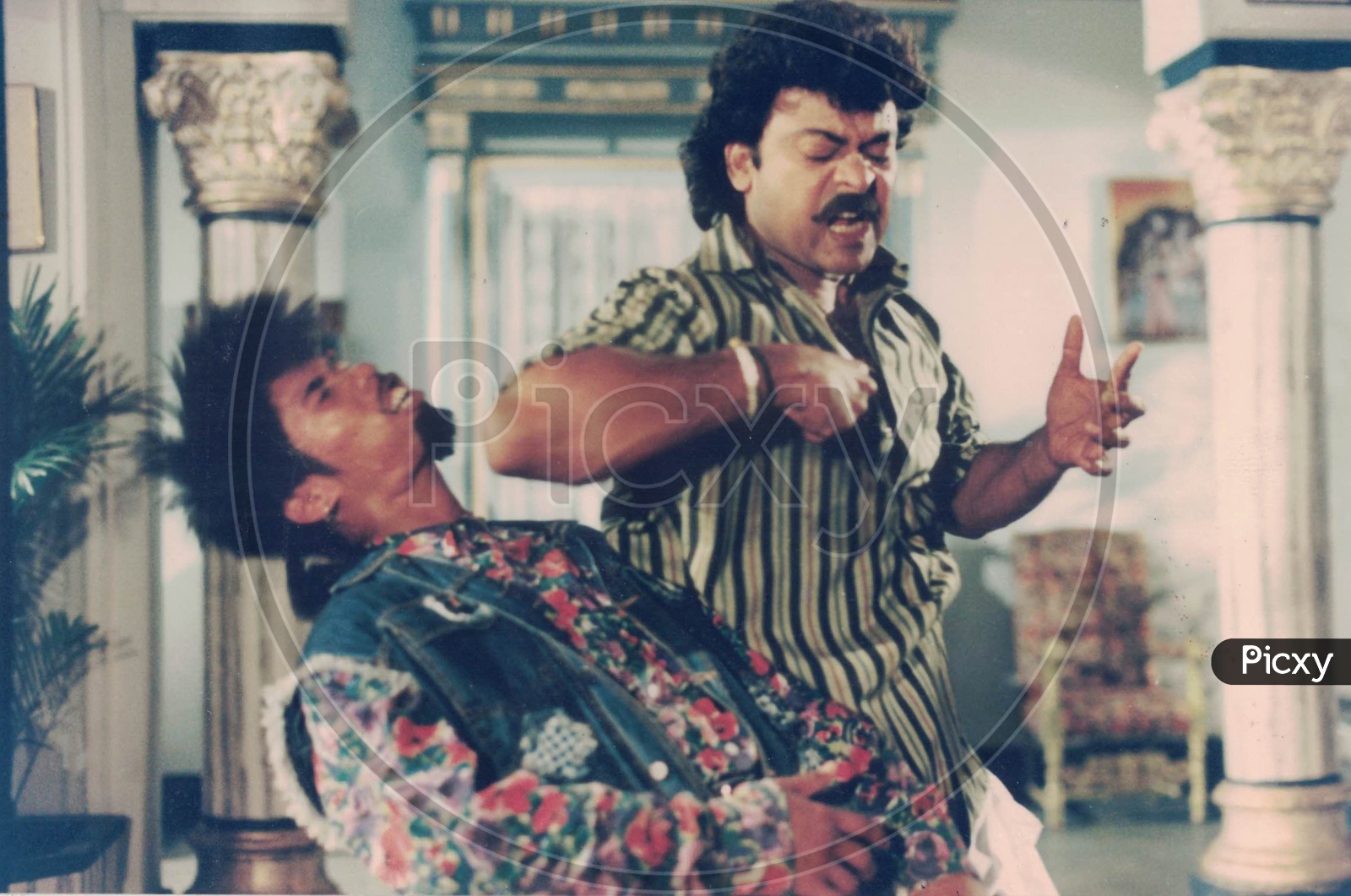 Chiranjeevi Fight Scenes in Alluda Majaka Movie