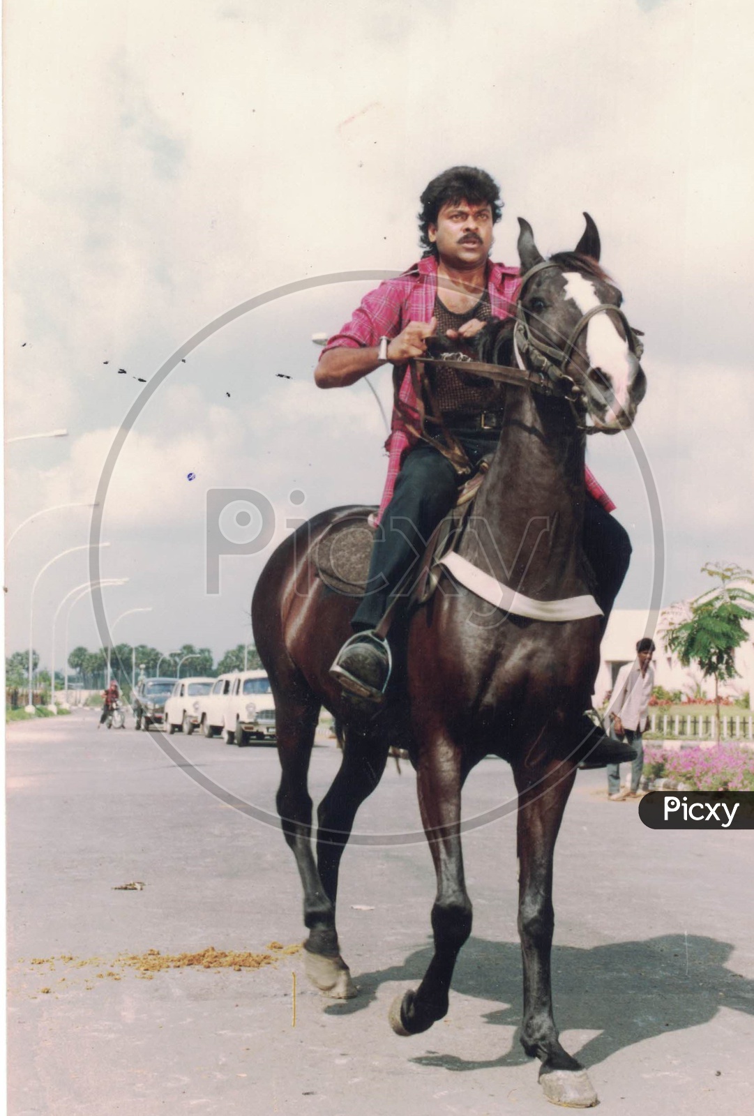 Chiranjeevi riding Horse in Alluda Majaka Movie