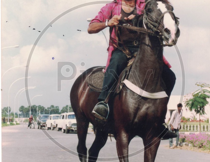Chiranjeevi riding Horse in Alluda Majaka Movie