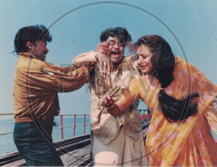 Chiranjeevi and Kota Srinivasa Rao Fight Scenes in Alluda Majaka Movie