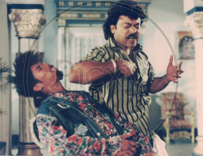 Chiranjeevi Fight Scenes in Alluda Majaka Movie