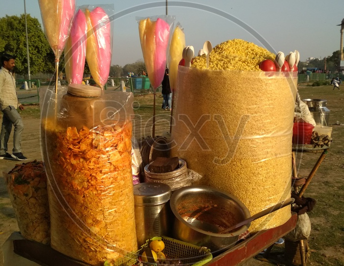 Indian Street Food / Bhel Puri  / Cotton Candy Vendor Stall at India Gate  , Delhi